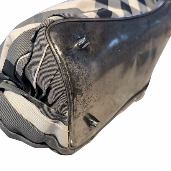 Burberry Gray/Metallic Nova Check Nylon & Patent Leather Easton Landscape Tote - Picture 8 of 14
